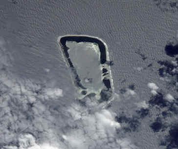 Вид из космоса Атолла Ракаханга