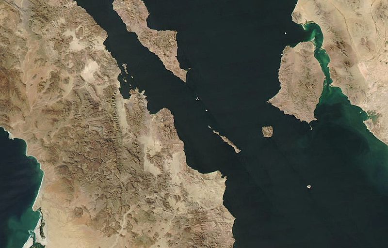 Космический снимок острова (справа вверху)