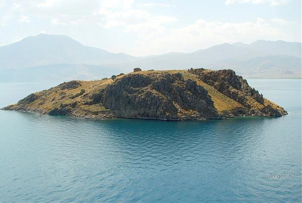 Остров Ахтамар на озере Ван в Турции