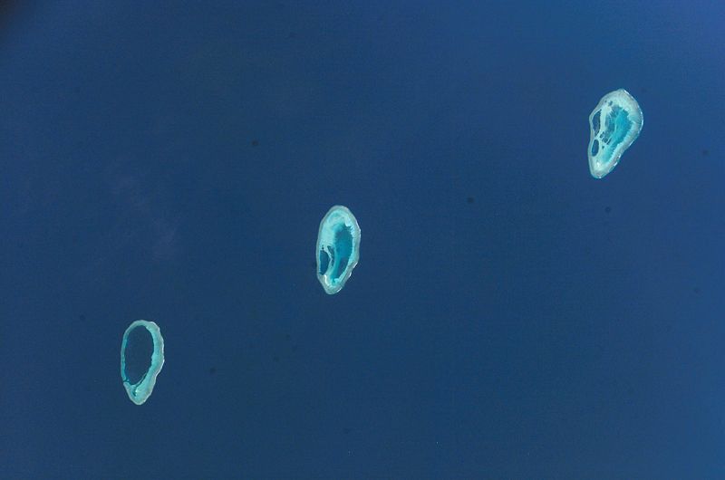 Космический снимок рифов Раули