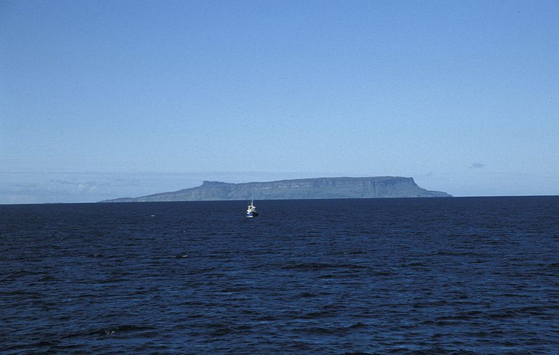 Вид на остров Эгг с моря