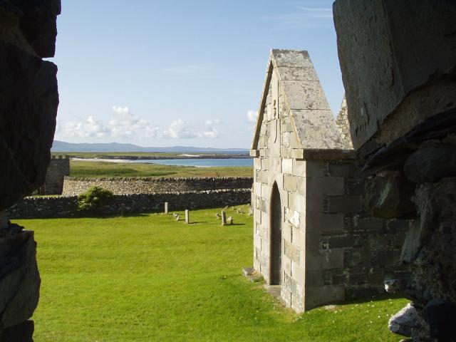 Руины августинского монастыря на острове Оронсей