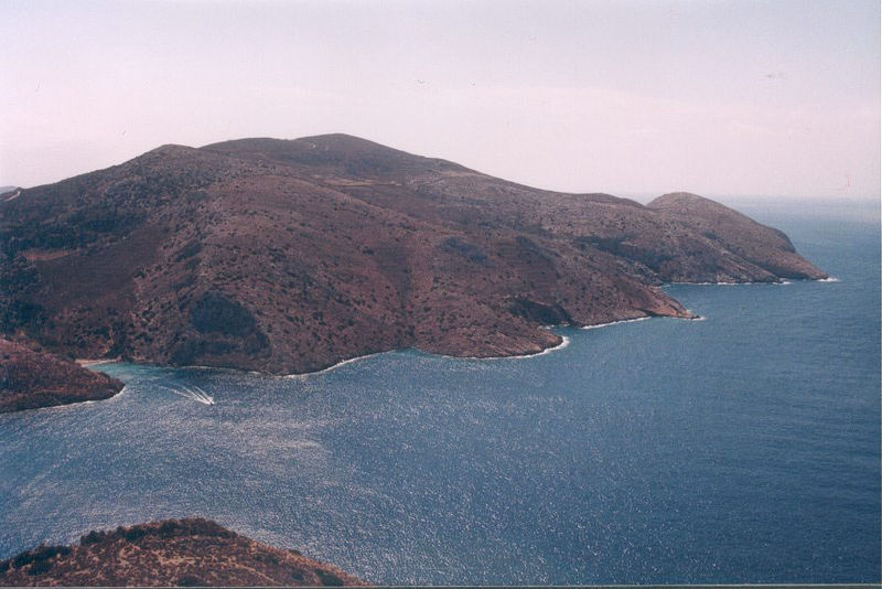 Вид острова Сирос