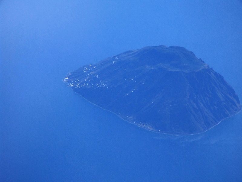 Остров Аликуди с высоты птичьего полёта