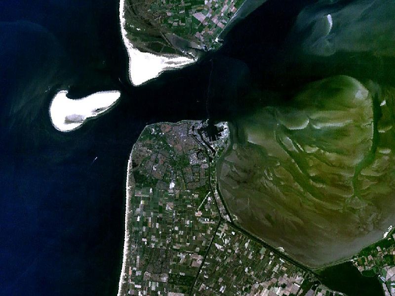 Снимок из космоса острова Нордерхакс