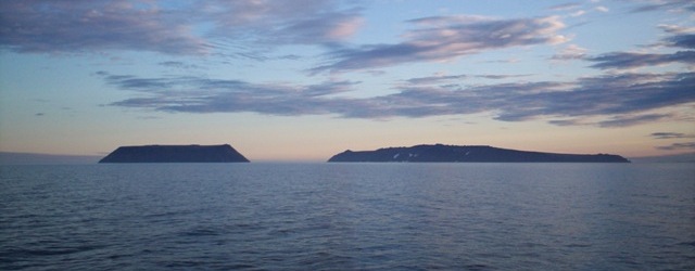Вид на остров Крузенштерна и остров Ратманова