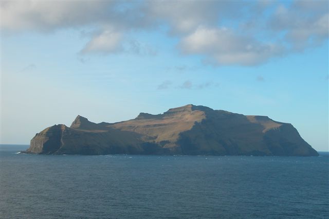 Вид на остров Мичинес с моря