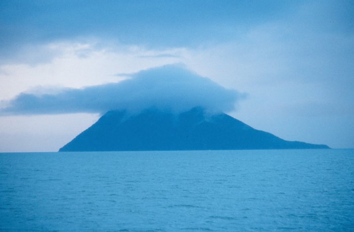 Гора Святого Ильи на острове Каяк с залива