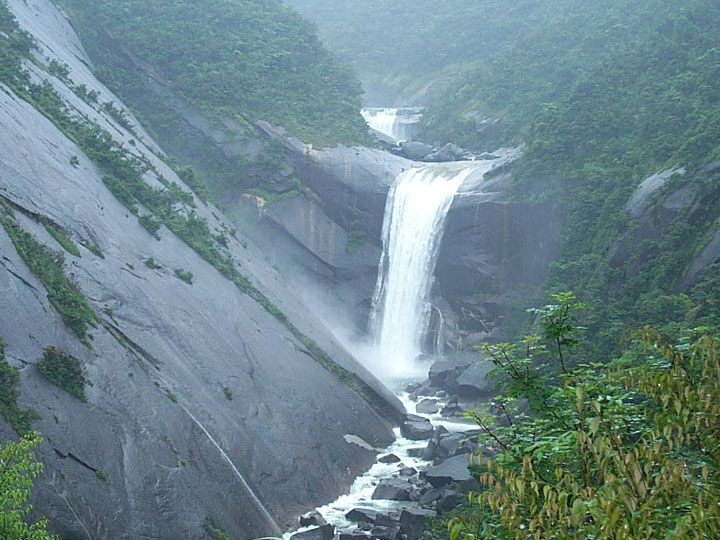 Водопад Сэмпиро на острове Водопад Сэмпиро
