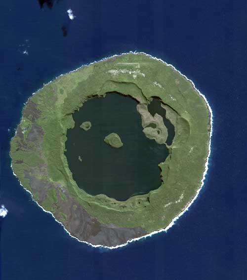 Космический снимок острова Ниуафооу