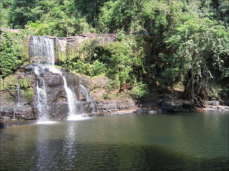 Водопад на острове Кут