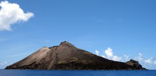 Остров Фаральон-де-Мединилья в Тихом океане