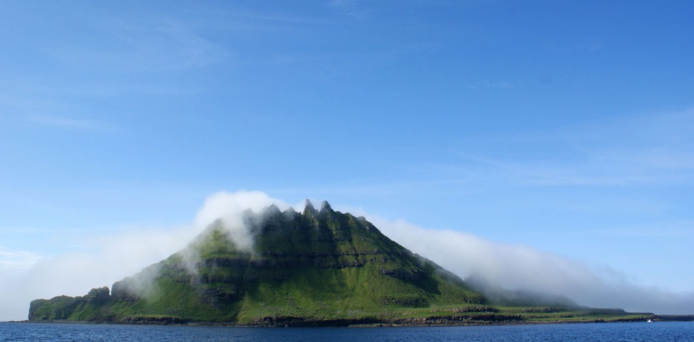 Самый высокий пик Орел на острове Тиндхёльм