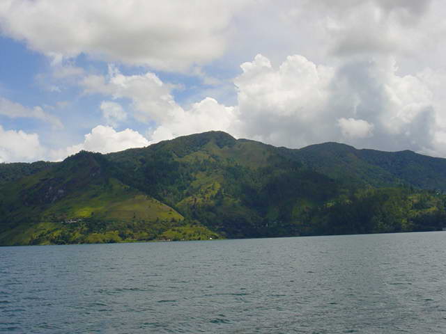 Озеро Тоба - крупнейшее на Суматре
